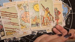 ТАРО РАСКЛАД\ КТО СОБИРАЕТСЯ ВСЕ ВЕРНУТЬ ОБРАТНО?!