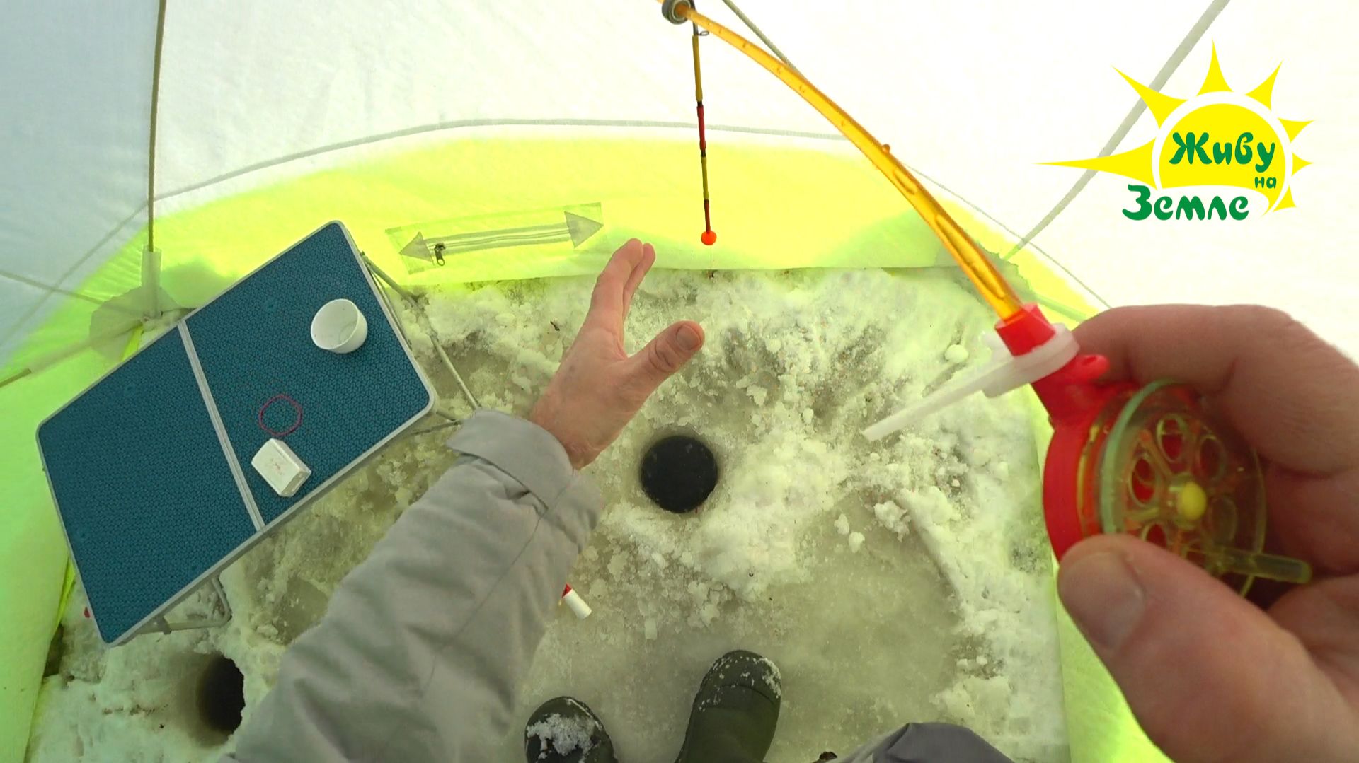 Клюёт подсекай! Рыбалка в палатке 2026. Ловля Леща зимой смотреть онлайн