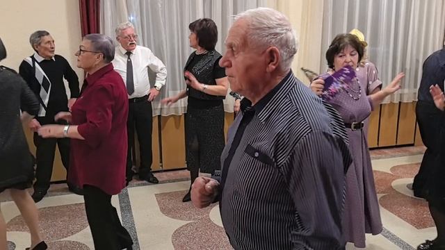 Погадай цыганка мне... 01.02.26... смотреть онлайн