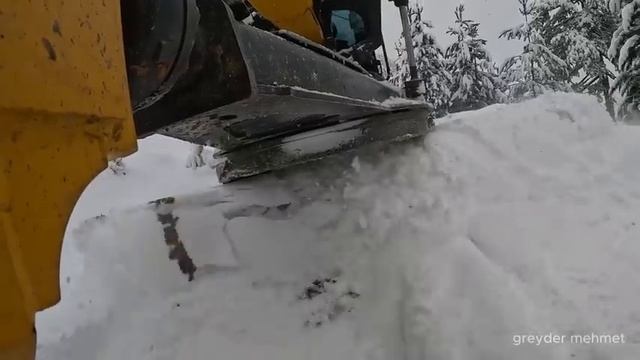 Больше, чем просто грейдер! Видео о долгой работе John Deere 670Gp смотреть онлайн