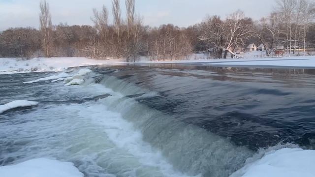 Река Сейм не замерзает в этом месте даже в сильные морозы смотреть онлайн