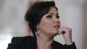 Певица Анна Нетребко закрывает свой бизнес в России