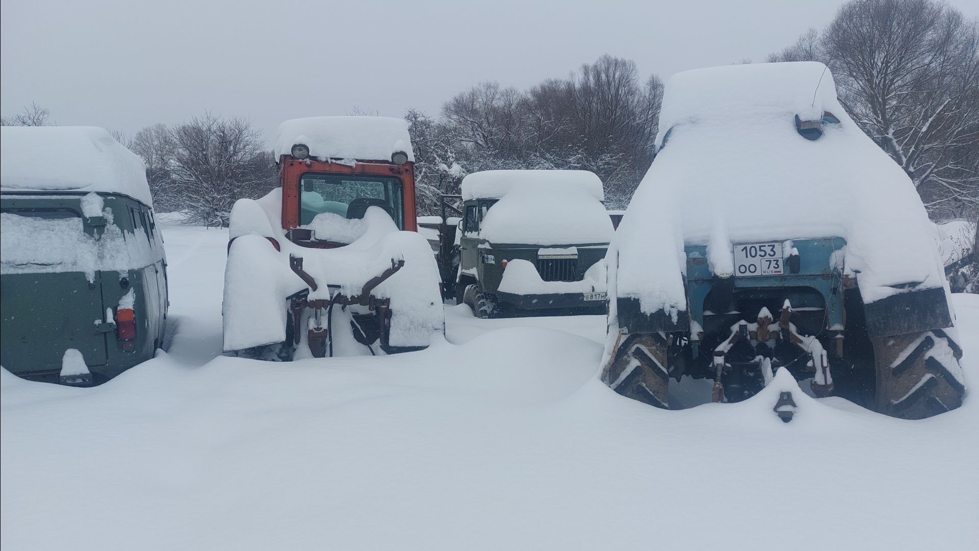 Техника в снегу, всё засыпало! смотреть онлайн