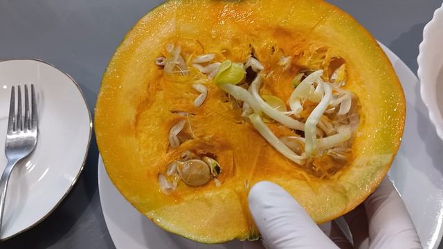 В тыкве начали расти семена. смотреть онлайн