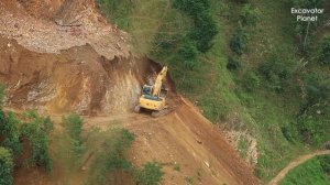 Самое опасное строительство горных дорог в истории! Экскаватор в действии