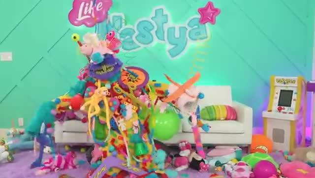 Nastya and Friends are learning how to clean up the house смотреть онлайн