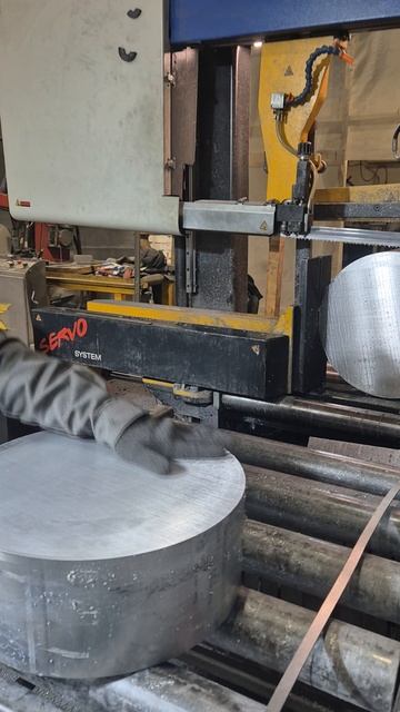 Ленточнопильная резка алюминия: круглая заготовка под размер (СМЦ «Сфера»)