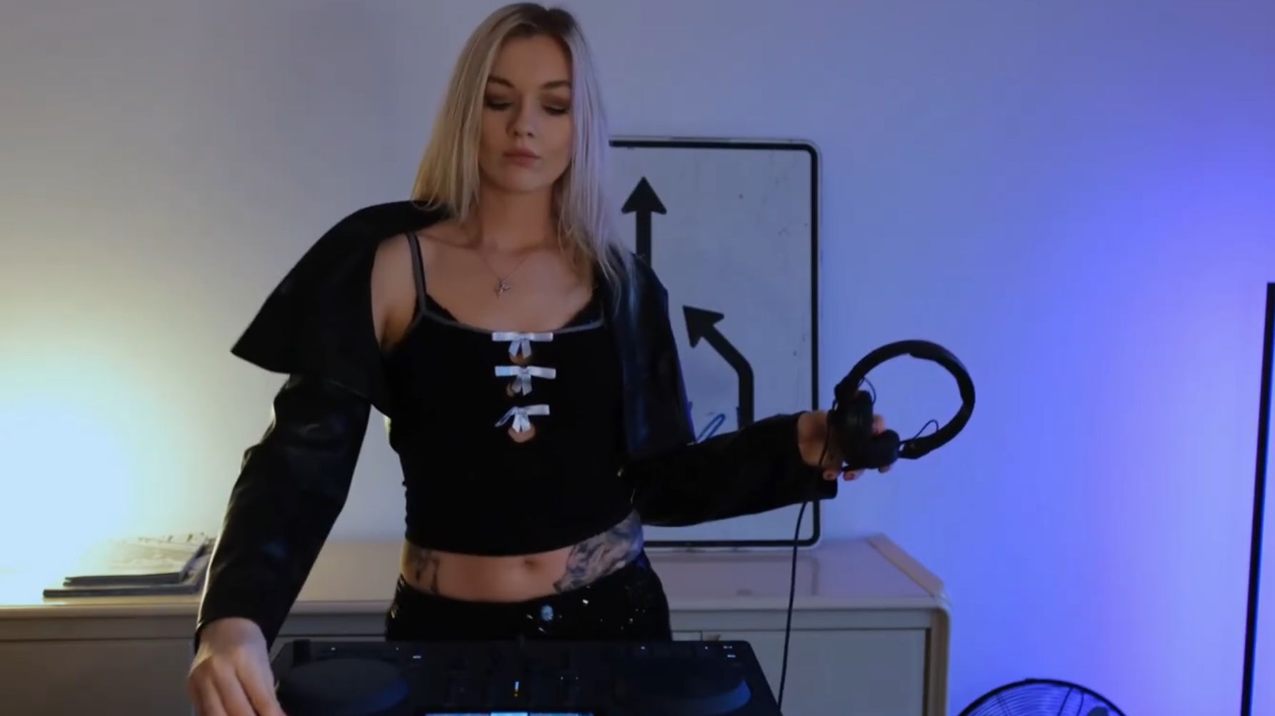 Felicia Bianco - Melodic & Deep House Mix - Home DJ Set смотреть онлайн