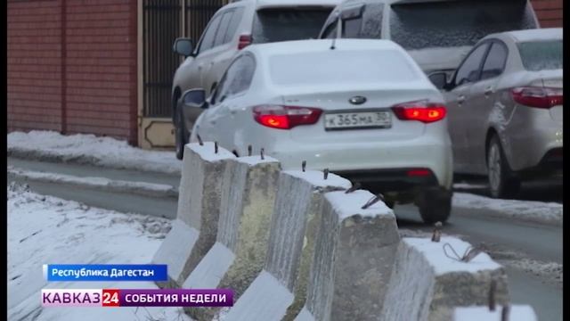 Жители Махачкалы спасли людей из упавшего в воду автомобиля: подробности истории смотреть онлайн