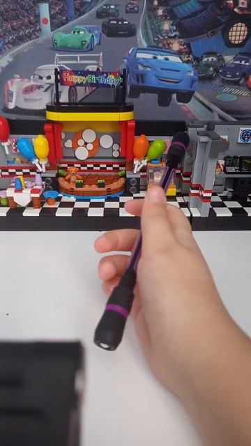 учу делать трюки на трюковой ручке