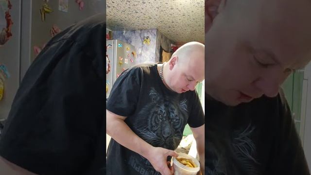 Дневной эфир от 1.02.26 Встал сегодня поздно, очень хочется оладушки, Маша в гостях, я жарю оладушки смотреть онлайн