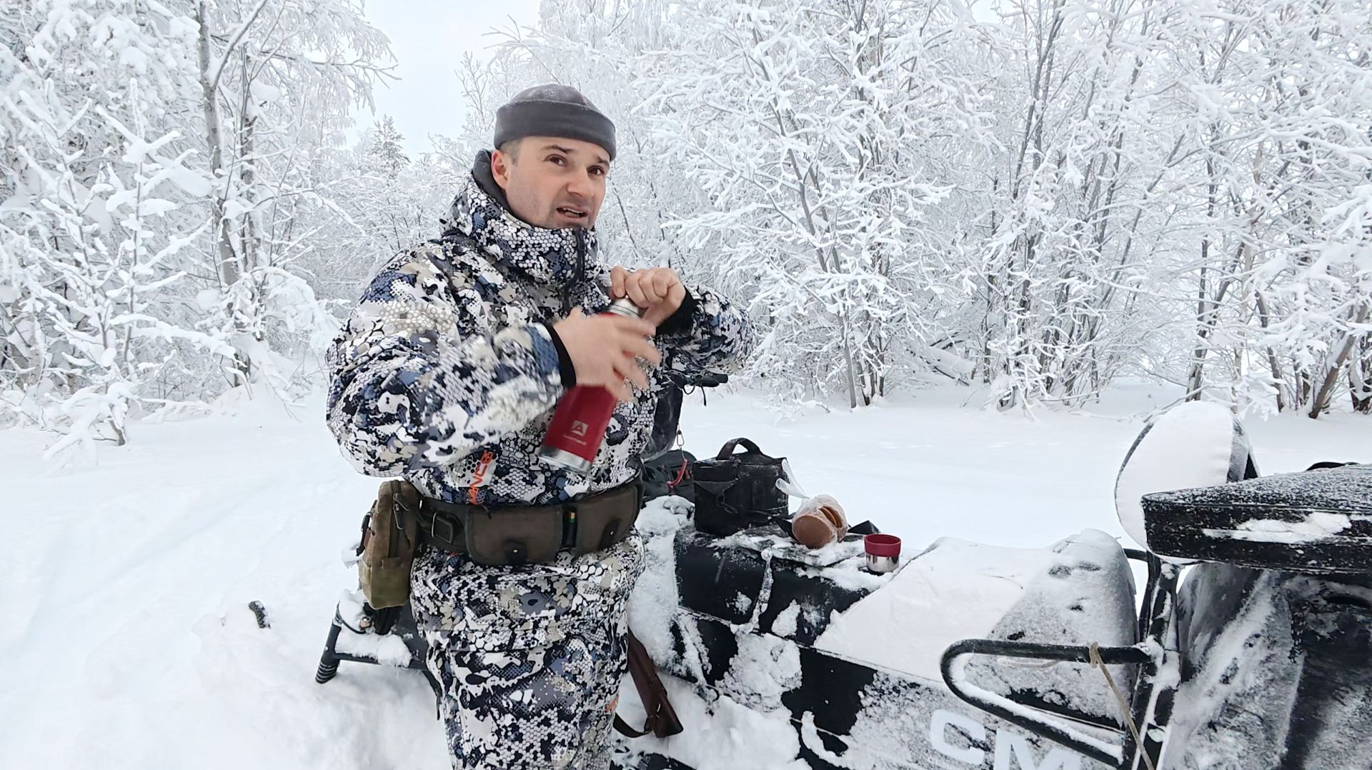 ОХОТА НА ГЛУХАРЯ В МОРОЗ. СНЕГОХОД СМ-003 В ЦЕЛИНУ ВЫЕЗД. ТОПЧУ ДОРОГУ. ДОБРАЛ ПТИЦУ В КУСТАХ. смотреть онлайн