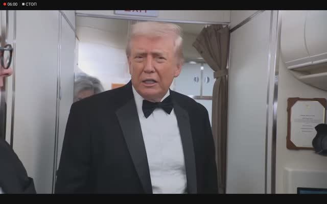 Президент США Трамп общается с прессой на борту самолета Air Force One, 31 января 2026 года смотреть онлайн