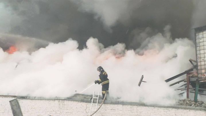 В подмосковной Коломне локализовали пожар на 1100 "квадратах" смотреть онлайн