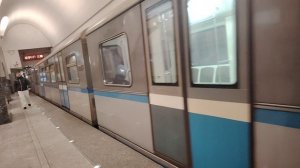 электропоезд 81-740 Русич отправляется со станции Волоколамская