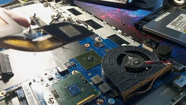 Как поменять термопасту в ноутбуке.Samsung Как поменять термопасту в ноутбуке.Samsung