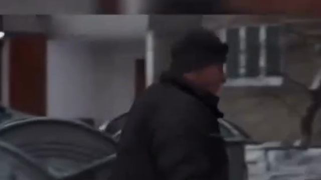 Киевляне продолжают какать в вёдра и выливать их на улицу смотреть онлайн