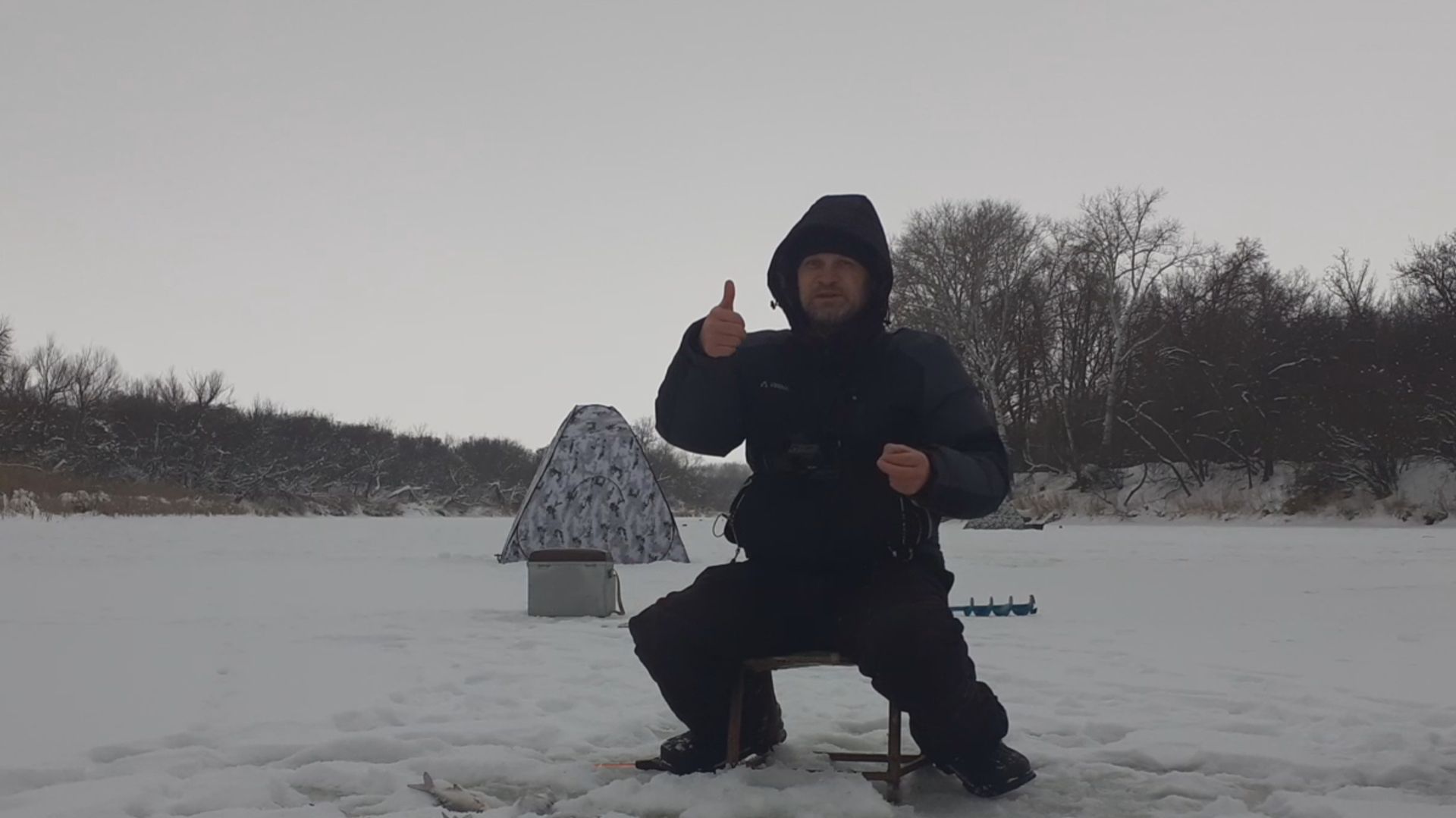 СУПЕР КЛЁВ ЛЕЩА. ЗИМНЯЯ РЫБАЛКА НА МОРМЫШКУ.ПОЙМАЛИ МНОГО РЫБЫ НА РЕКЕ. смотреть онлайн