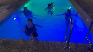 вечеринка в бассейне