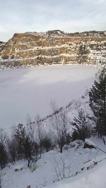 а вы бывали на карьерах ? карьер моего детства выглядит иначе. а вот настоящий карьер, вид сверху смотреть онлайн