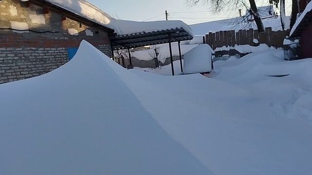 БЕЛАЯ ЗИМА  С МОРОЗАМИ И СУГРОБАМИ