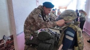 Новороссийские десантники посетили школу ДНР в рамках акции «Герои нашего времени»