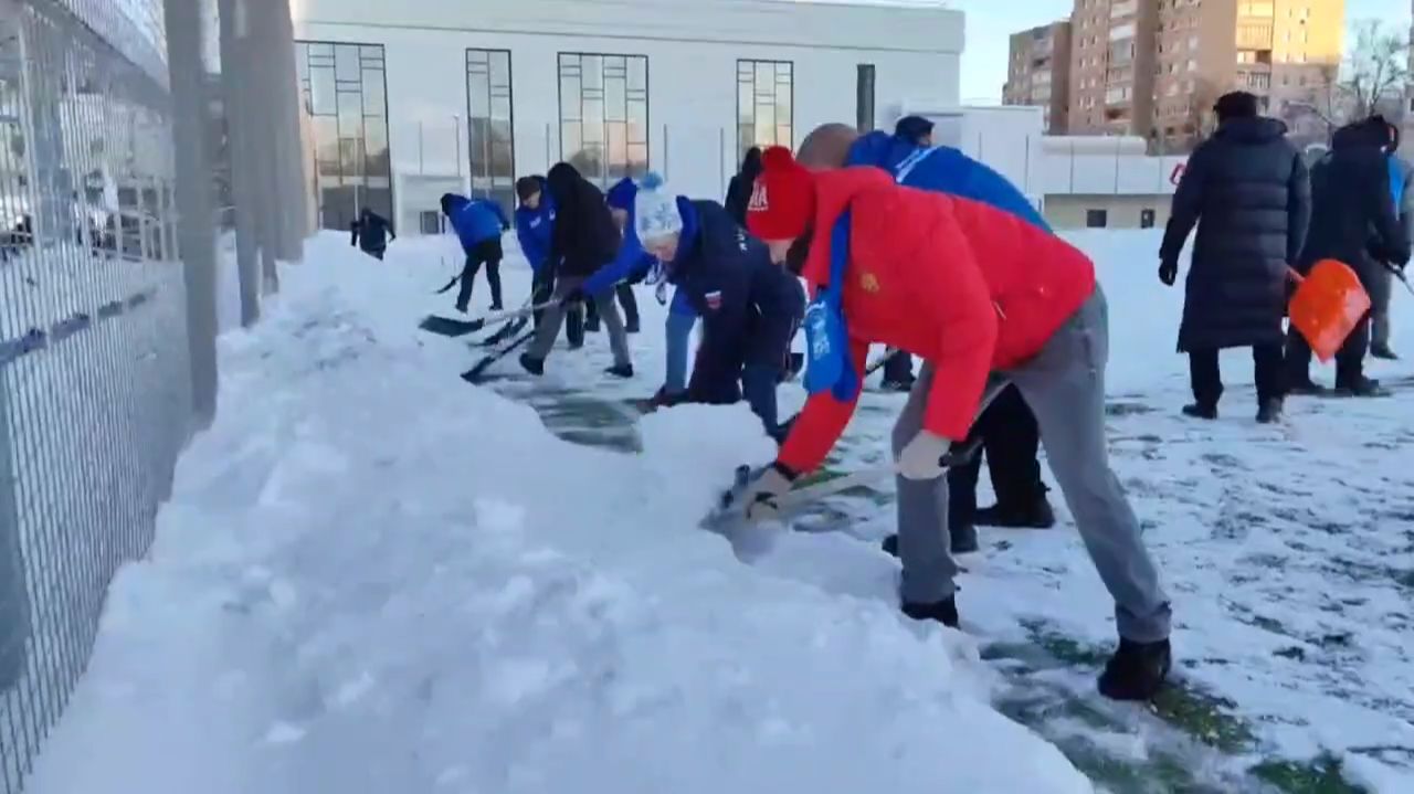 Масштабный снежный субботник смотреть онлайн