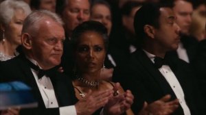 Макс находит бомбу в рояле | Напряги извилины (2005) | Момент из фильма