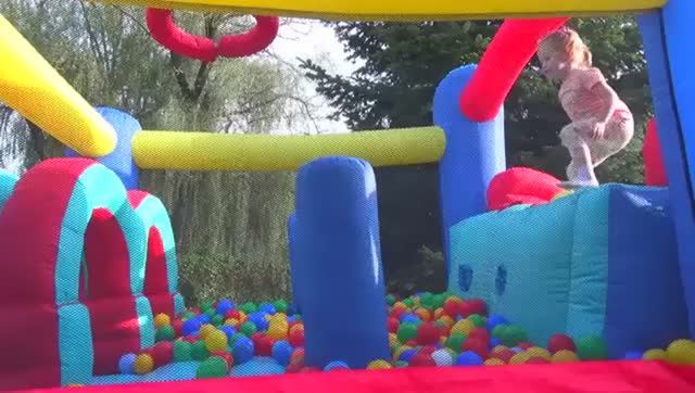 СУПЕР новый БАТУТ и сюрпризы Для Девочек смотреть онлайн