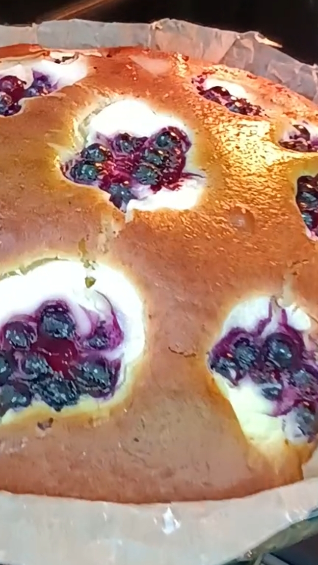 воздушный пирог с замороженными ягодами