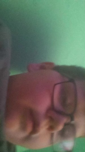 видеоигры (какой-нибудь minecraft, checking gun