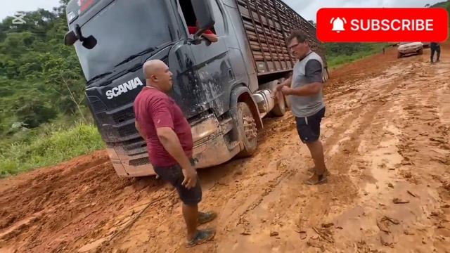 Грязь вместо дорог: как ездит бразильский дальнобой смотреть онлайн