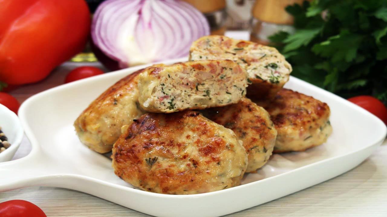 Котлеты из куриного филе и бекона смотреть онлайн