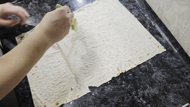 Я беру селедку, лаваш и готовлю очень вкусный рулет за небольшие деньги Я беру селедку, лаваш и готовлю очень вкусный рулет за небольшие деньги