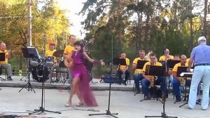 Диана Анкудинова в парке с оркестром - "Hit The Road Jack" (13.06.2014)
