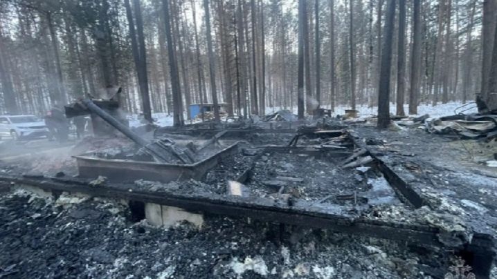 Три человека погибли при пожаре в гостевом доме в Хакасии смотреть онлайн