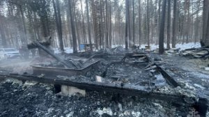 Три человека погибли при пожаре в гостевом доме в Хакасии