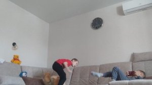 как мой брат меня всё время обижает