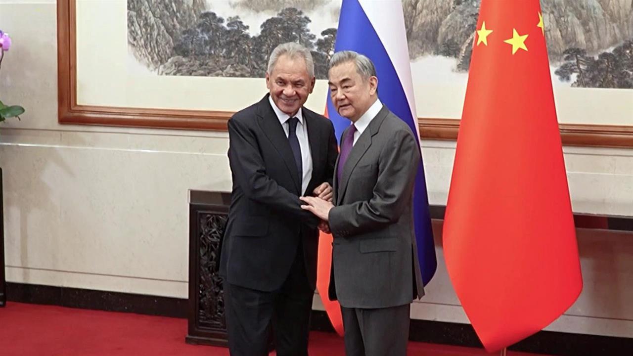Секретарь Совбеза Сергей Шойгу провел переговоры с главой МИД Китая Ван И. смотреть онлайн