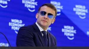 Французский политик Филиппо поддержал шутку Захаровой об очках Макрона