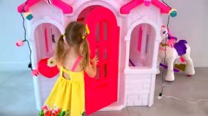 Настя получила в подарок огромного пупса