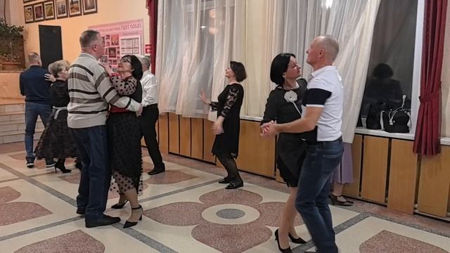 В городском саду падал снег... 01.02.26... смотреть онлайн