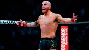 Волкановски защитил чемпионский пояс UFC, победив Лопеса