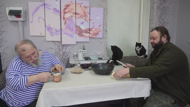 На завтрак высокая кухня от двух деревенских профессионалов ВЕРМИШЕЛЬ-ТУШШОН по-сибирски ВКУСНО смотреть онлайн