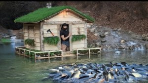 Я построил укрытие прямо на воде, чтобы ловить рыбу прямо в нём.