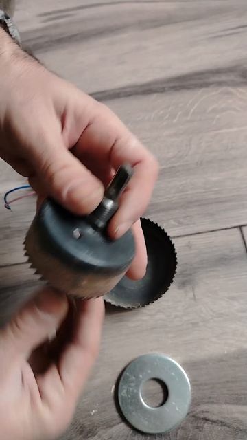 отверстие под светильник, готовое.