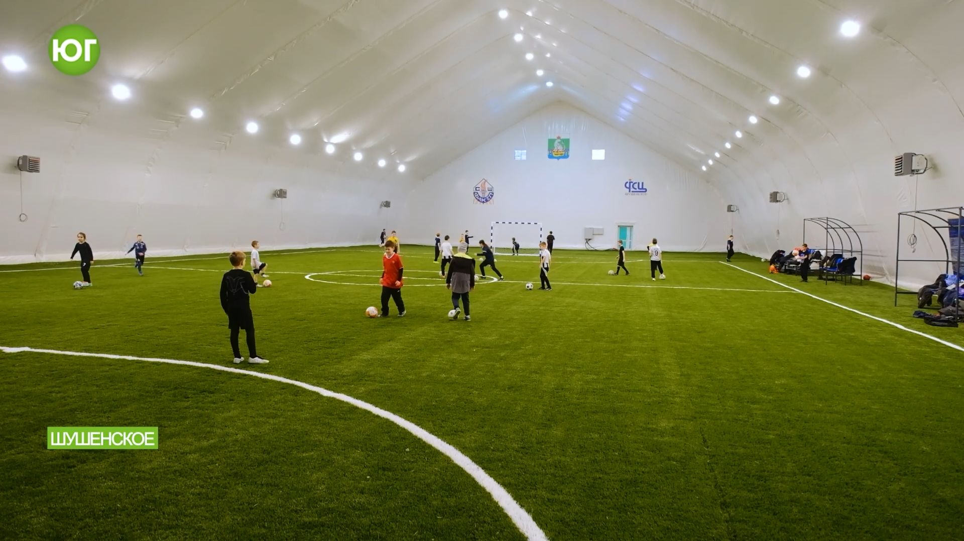 Первая тренировка шушенских футболистов в манеже "Факел" смотреть онлайн