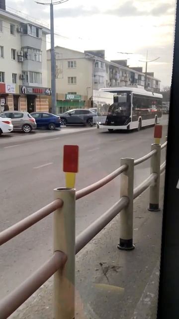 троллейбус бкм 32100D Ольгерд едет на автономном ходу в депо.