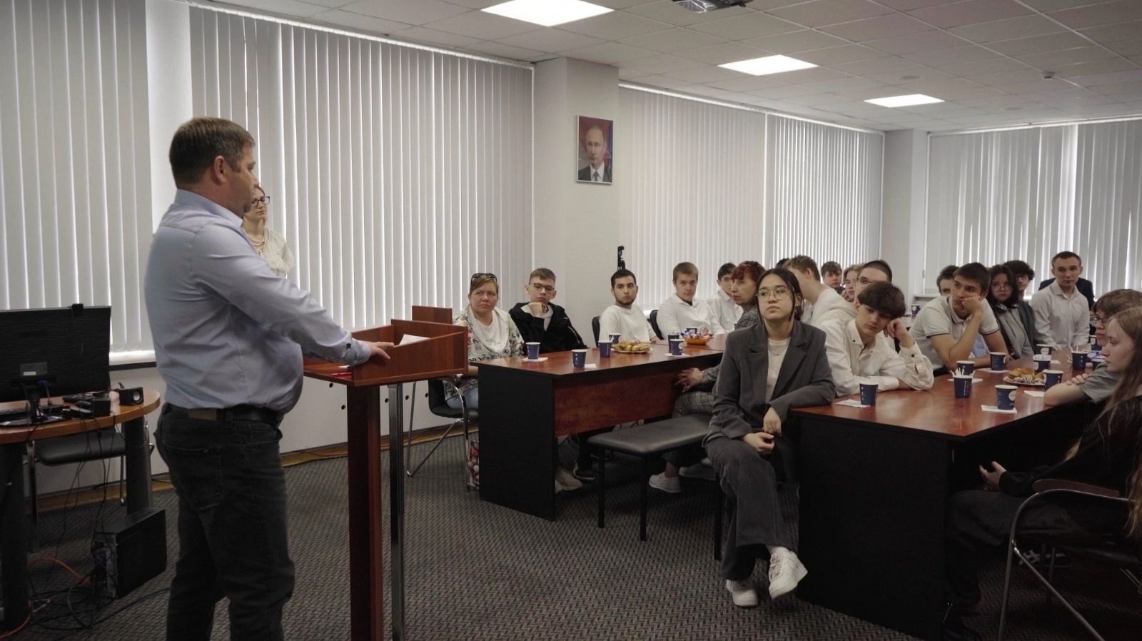 Встреча участников проекта «Моя первая профессия» и руководства ПАО «ЗВЕЗДА». 19 июня 2025.