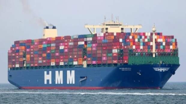 ЖИЗНЬ ВНУТРИ 400-МЕТРОВОГО МОНСТРА. Как Спят Между 24 ТЫСЯЧ Контейнеров?